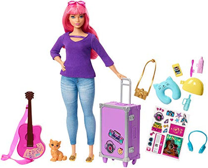 Barbie Daisy Doll, Pink Hair, Curvy, with Kitten, Guitar, Opening Suitcase, Stickers and 9 Accessories, for 3 to 7 Year Olds (Amazon Exclusive)