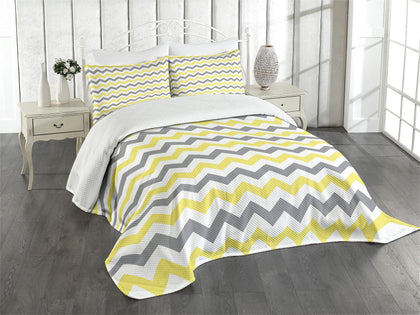 Lunarable Geometric Bedspread, Horizontal Chevron Pattern Zigzag Endless Simplicity Design Print, Decorative Quilted 3 Piece Coverlet Set with 2 Pillow Shams, Queen Size, White Yellow